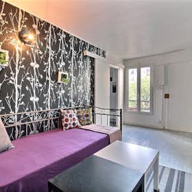 Apartment for rent for €1,800 per month in Paris, Rue Léopold Bellan