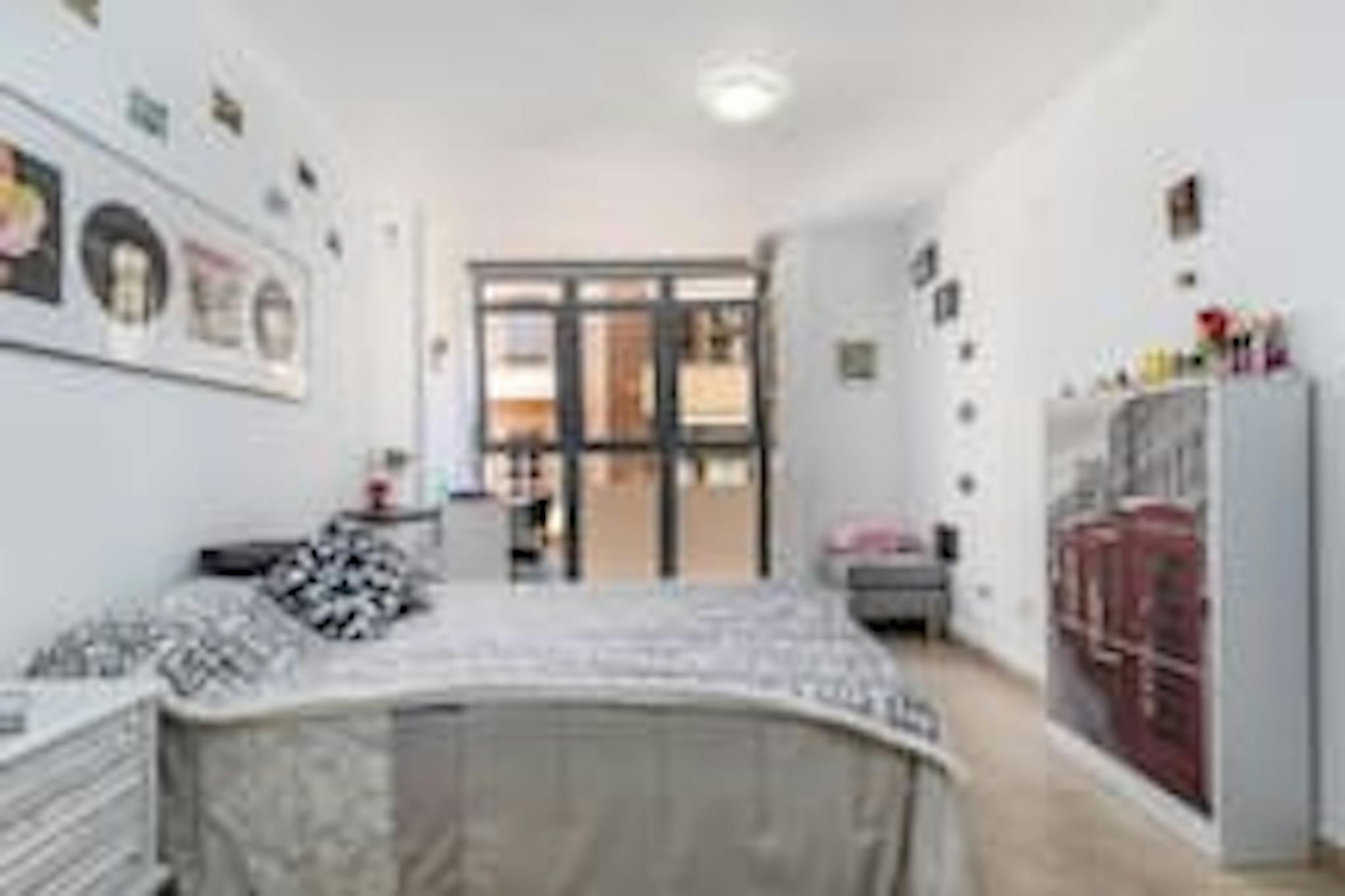 Carrer San Jacinto Castañeda, Valencia preview