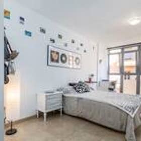 Private room for rent for €500 per month in Valencia, Carrer San Jacinto Castañeda