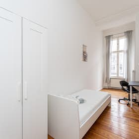 WG-Zimmer zu mieten für 655 € pro Monat in Berlin, Kantstraße