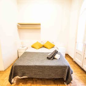 Private room for rent for €862 per month in Barcelona, Carrer de Balmes