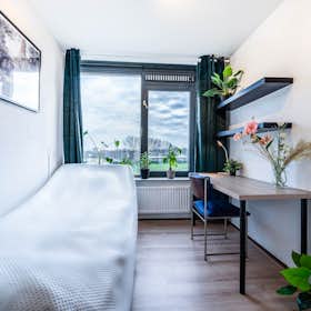 WG-Zimmer for rent for 1.017 € per month in Capelle aan den IJssel, Bernsteinstraat