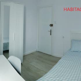 WG-Zimmer for rent for 280 € per month in Oviedo, Avenida de Torrelavega