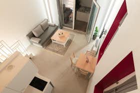 Apartment for rent for €1,350 per month in Athens, Ermou
