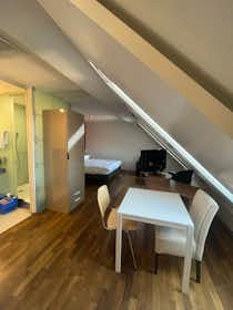 Apartamento en alquiler por 2600 CHF al mes en Zürich, Schaffhauserstrasse