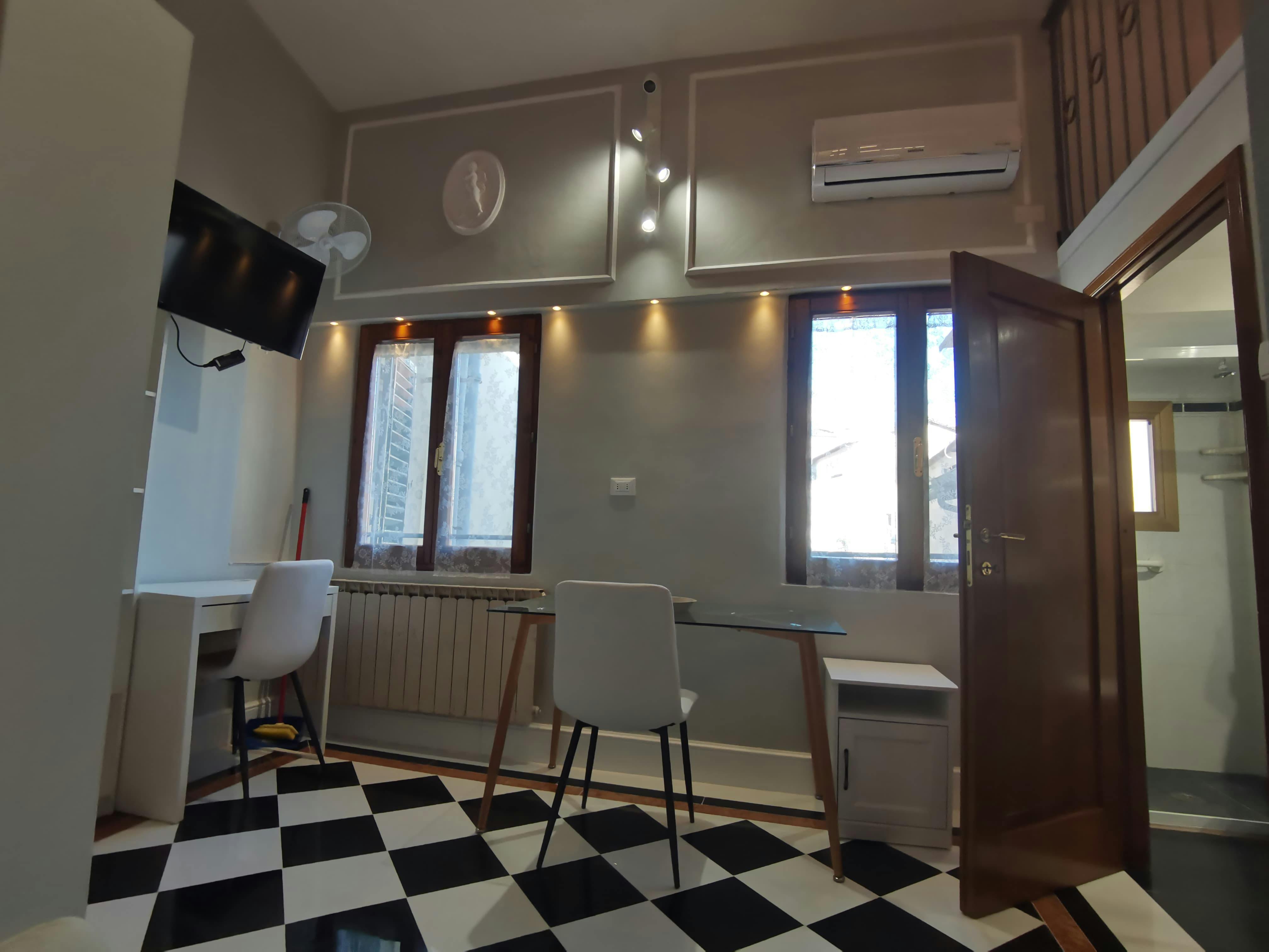 Via del Leone, Florence preview