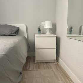 Отдельная комната сдается в аренду за 325 € в месяц в Alicante, Calle Maestro Marqués