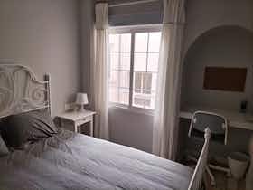 Private room for rent for €495 per month in Alicante, Calle Maestro Marqués