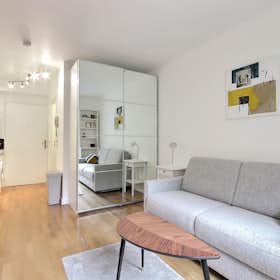 Studio for rent for €1,380 per month in Paris, Rue Poncelet