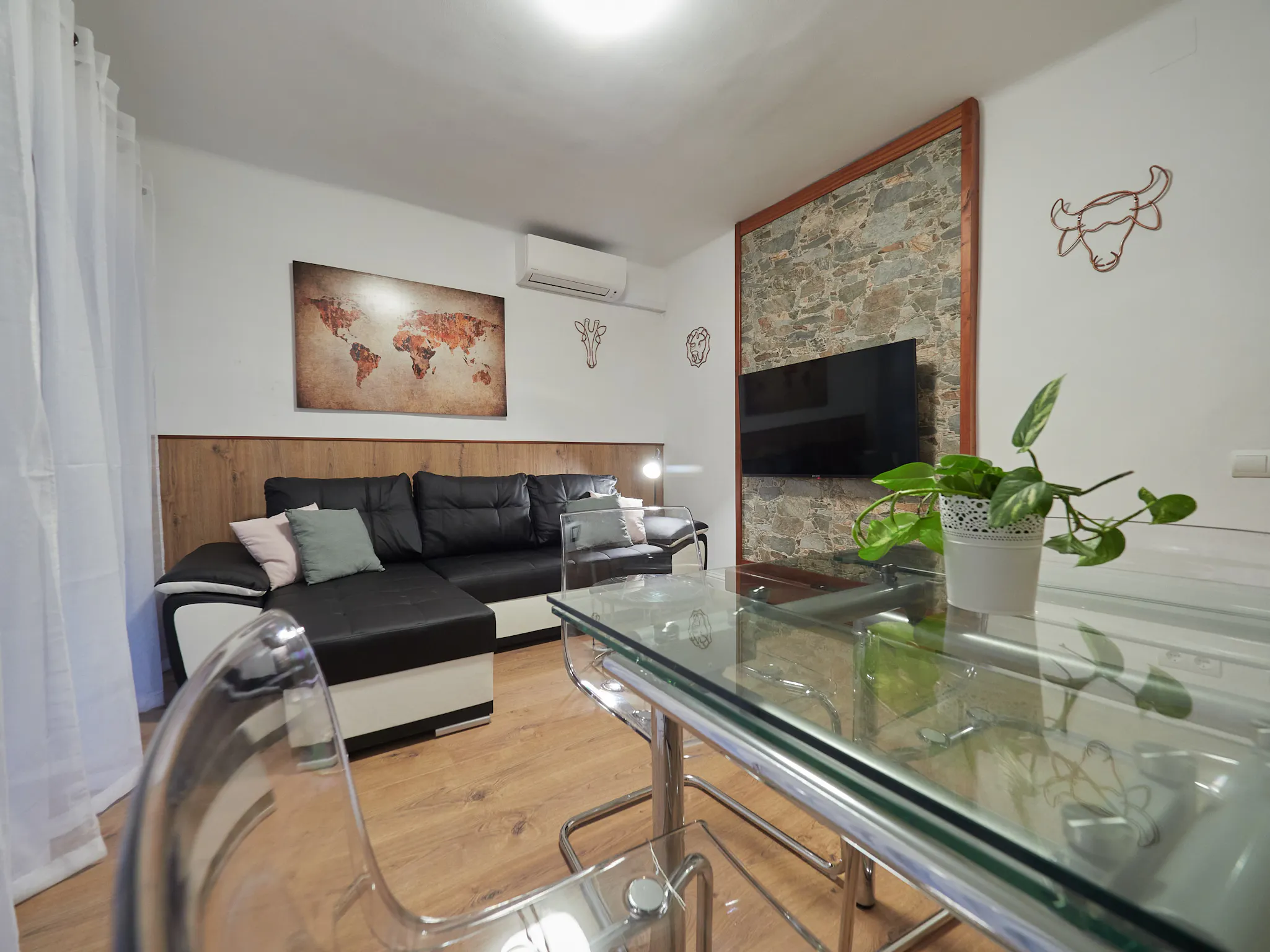 3-Bedroom Apartment in Carrer del Comte Borrell, Barcelona (1296705) ROOM 1