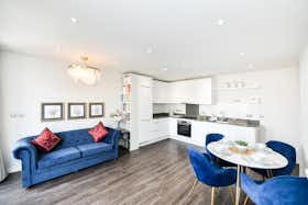 Appartement à louer pour 3 000 £GB/mois à Feltham, High Street