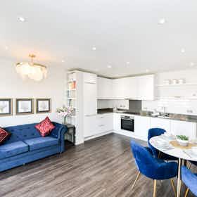 Wohnung zu mieten für 3.007 £ pro Monat in Feltham, High Street