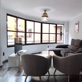 House for rent for €2,200 per month in Valencia, Carrer de l'Arquebisbe Mayoral