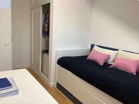 Приватна кімната за оренду для 390 EUR на місяць у Las Rozas de Madrid, Calle Andrés Segovia