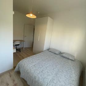 Private room for rent for €400 per month in Barreiro, Rua de Fialho de Almeida