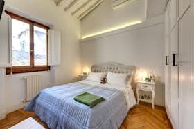 Apartment for rent for €1,900 per month in Florence, Via Sant'Elisabetta