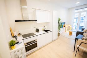 公寓 正在以 €3,000 的月租出租，其位于 Rotterdam, Schiedamsesingel