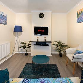 Casa para alugar por £ 6.200 por mês em London, Felixstowe Road