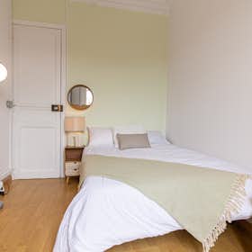 Private room for rent for €790 per month in Barcelona, Gran Via de les Corts Catalanes