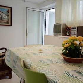 Apartment for rent for €1,050 per month in Almada, Rua da Costa