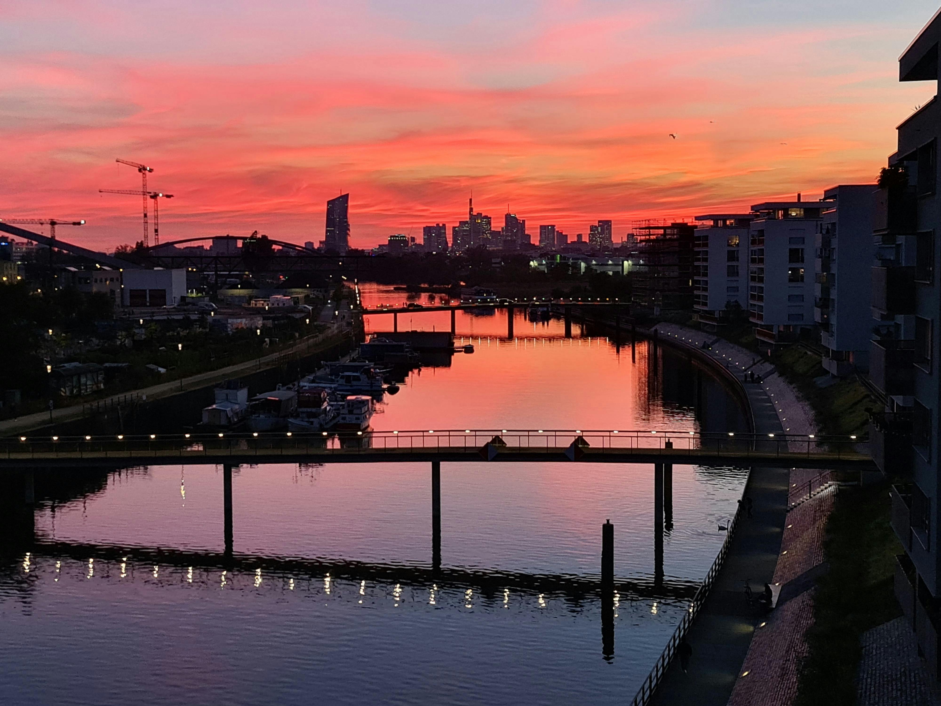 Studio for rent for €3,640 per month in Offenbach, Hafeninsel