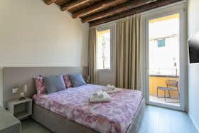 Квартира за оренду для 1 650 EUR на місяць у Padova, Via del Santo