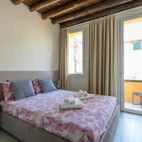 Appartement te huur voor € 1.650 per maand in Padova, Via del Santo