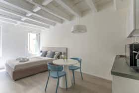 Lägenhet att hyra för 1 800 € i månaden i Padova, Via del Santo