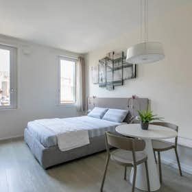 Mieszkanie do wynajęcia za 1800 € miesięcznie w mieście Padova, Via del Santo