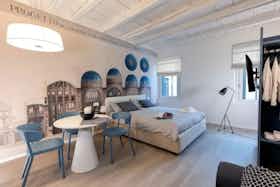Lägenhet att hyra för 1 800 € i månaden i Padova, Via del Santo