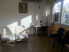 Apartment for rent for €950 per month in Barcelona, Travessera de les Corts