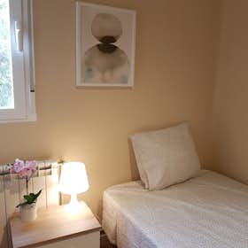 Private room for rent for €330 per month in Madrid, Calle Arroyo del Olivar