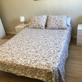 Private room for rent for €565 per month in Madrid, Calle de Nuestra Señora del Perpetuo Socorro