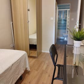 Chambre privée à louer pour 350 €/mois à Madrid, Calle de Vélez Málaga