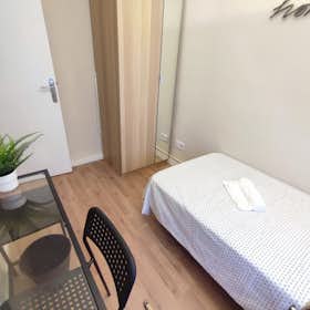 Pokój prywatny do wynajęcia za 335 € miesięcznie w mieście Madrid, Calle de Vélez Málaga