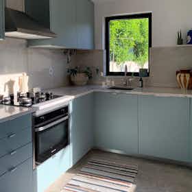 Wohnung zu mieten für 1.900 € pro Monat in Oeiras, Rua Bernandim Ribeiro