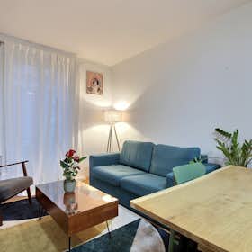 Apartment for rent for €2,033 per month in Paris, Rue Francoeur