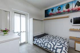 Studio for rent for €1,100 per month in Arona, Corso della Liberazione