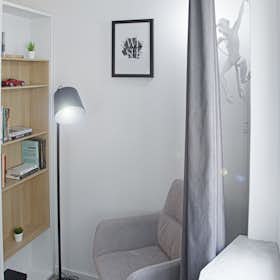 Studio for rent for €1,100 per month in Düsseldorf, Corneliusstraße