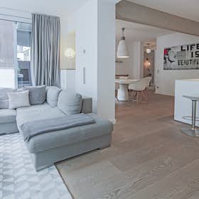 Apartment for rent for €3,900 per month in Düsseldorf, Gladbacher Straße