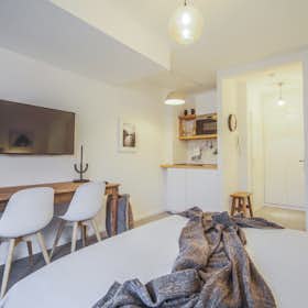 Studio for rent for €1,100 per month in Düsseldorf, Gladbacher Straße