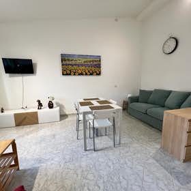 Studio for rent for €1,000 per month in Varese, Via Alfredo Oriani