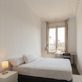 Private room for rent for €739 per month in Barcelona, Avinguda Diagonal