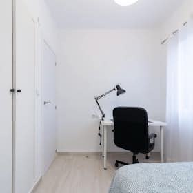 Private room for rent for €225 per month in Castelló de la Plana, Carrer Rafalafena