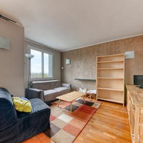 Apartment for rent for €2,132 per month in Lyon, Boulevard des Castors