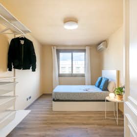 Private room for rent for €862 per month in Barcelona, Gran Via de les Corts Catalanes