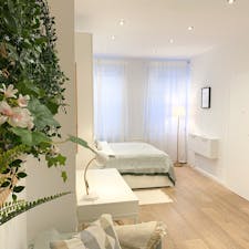 Apartment for rent for €1,100 per month in Neuss, Klarissenstraße
