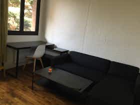 Lägenhet att hyra för 1 000 € i månaden i Vanves, Rue Falret