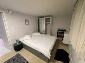 单间公寓 正在以 €750 的月租出租，其位于 Athens, Ivykou