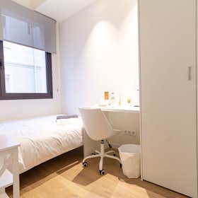 Private room for rent for €920 per month in Barcelona, Carrer de Santa Peronella
